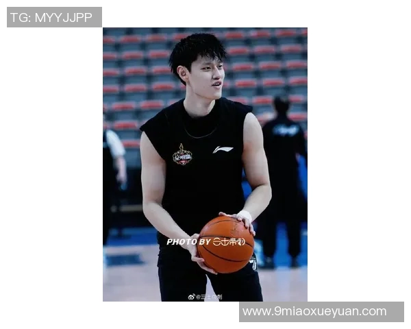 曾凡博的篮球之路：从青涩少年到职业球员的成长历程与挑战