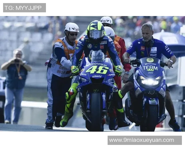 荷兰与巴西激战之后的颁奖仪式盛况回顾与精彩瞬间分享